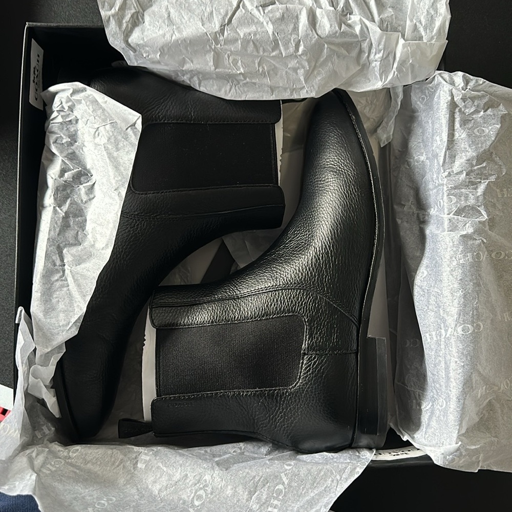 Men Chelsea Boot - Picture 5 of 6